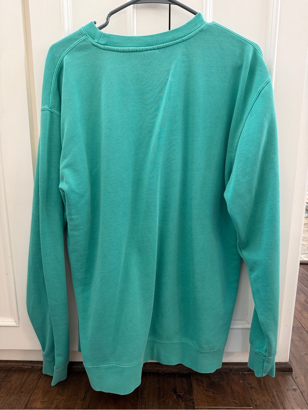 Living Fully Co Holiday Wreath Graphic Sweatshirt- Women's Large - Picture 3 of 4
